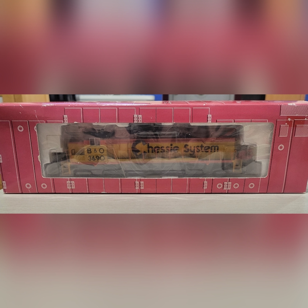 Atlas HO Chessie System GP-40 Diesel Locomotive